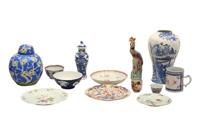 Lot 263 - A GROUP OF CHINESE PORCELAIN OBJECTS