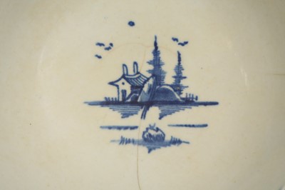 Lot 263 - A GROUP OF CHINESE PORCELAIN OBJECTS