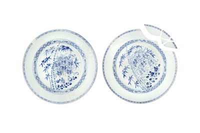 Lot 641 - TWO LARGE CHINESE BLUE AND WHITE DISHES