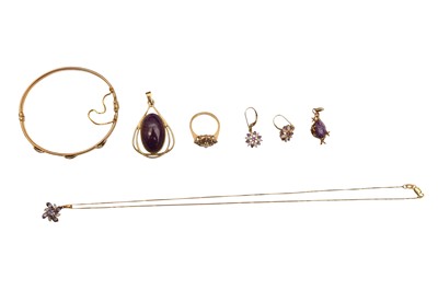 Lot 25 - A GROUP OF JEWELLERY