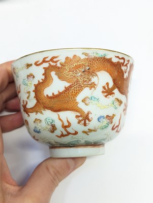 Lot 152 - A CHINESE FAMILLE-ROSE 'DRAGON' CUP
