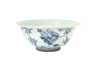 Lot 624 - A CHINESE BLUE AND WHITE 'PEONIES' BOWL