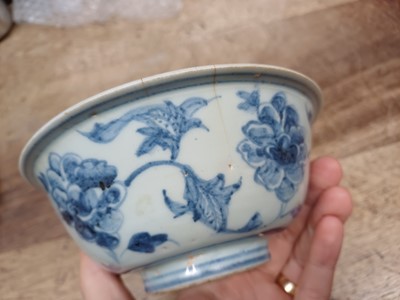 Lot 624 - A CHINESE BLUE AND WHITE 'PEONIES' BOWL