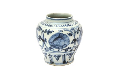Lot 57 - A SMALL CHINESE BLUE AND WHITE JAR