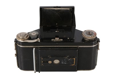 Lot 69 - An Ihagee VP Exakta Model B Medium Format SLR Camera.