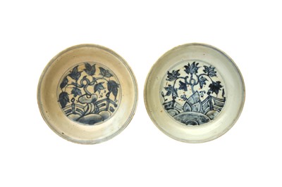 Lot 634 - TWO CHINESE BLUE AND WHITE DISHES