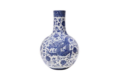 Lot 651 - A LARGE CHINESE BLUE AND WHITE 'DRAGON' BOTTLE VASE