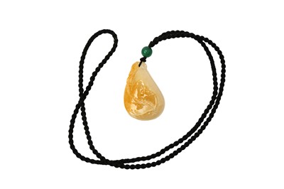 Lot 955 - A CHINESE JADE 'FRUIT AND BAT' PENDANT