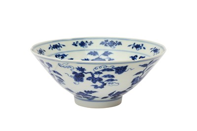 Lot 589 - A CHINESE MING-STYLE BLUE AND WHITE 'FLORAL' BOWL
