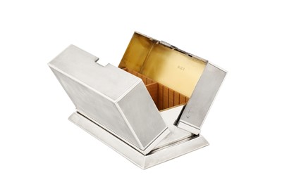 Lot 70 - An unusual George V sterling silver cigarette box, London 1932 by Sampson Mordan and Co