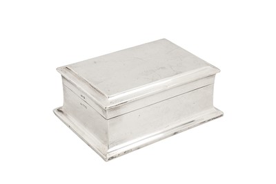 Lot 15 - A George V sterling silver cigarette box, Sheffield 1929 by Walker and Hall