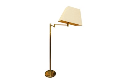 Lot 486 - A CONTEMPORARY FLOOR STANDING BRASS READING LAMP