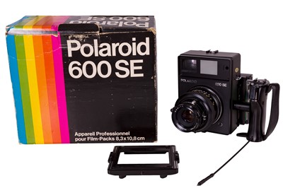 Lot 1402 - A Polaroid 600 SE, boxed.