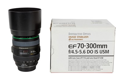 Lot 1332 - A Canon 70-300mm F4.5-5.6 EF DO IS USM lens.