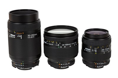 Lot 1322 - A selection of Nikkor AF D lenses.