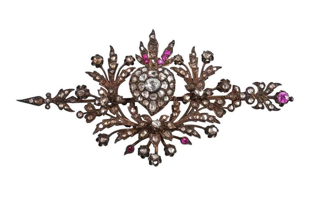Lot 27 - A DIAMOND AND RUBY BROOCH