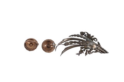 Lot 41 - A BROOCH AND A PAIR OF EARRINGS
