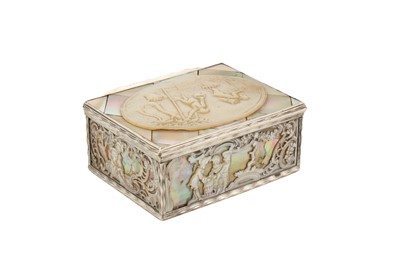 Lot 24 - A Louis XV mid-18th century French silver and mother of pearl snuff box, Paris 1745 by JBC