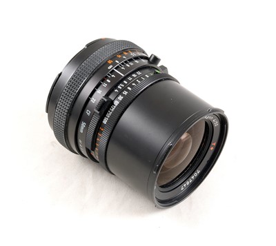 Lot 162 - Black Hasselblad CZ 50mm f4 T* CF Distagon Lens.