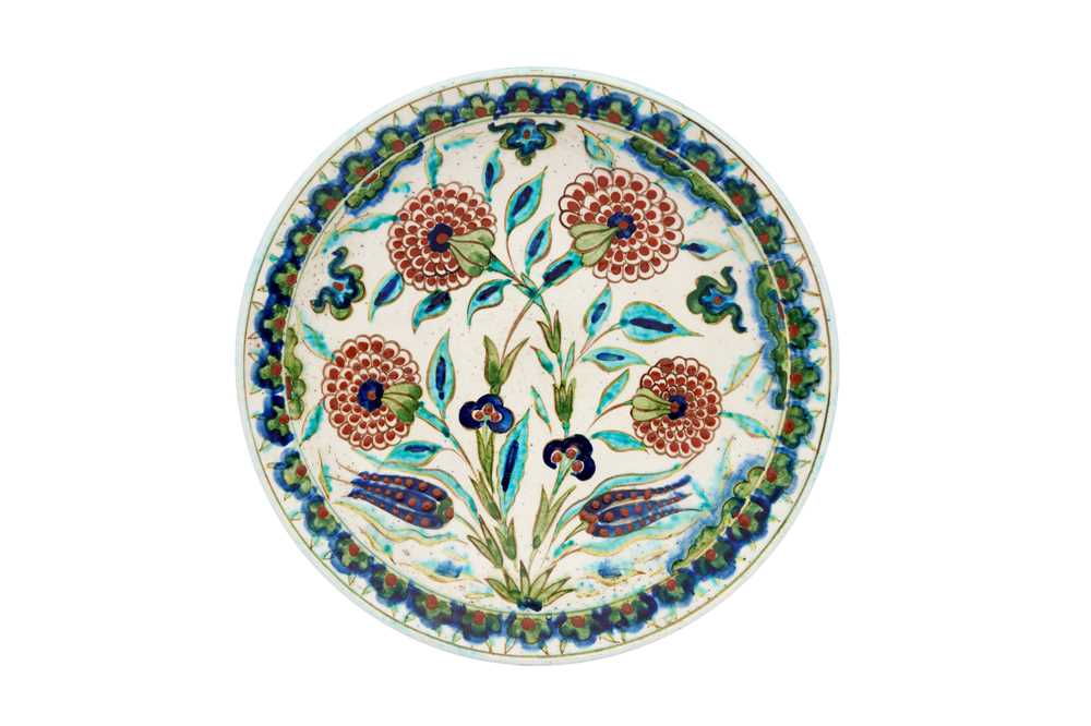 Lot 402 - AN IZNIK-STYLE LACHENAL POTTERY DISH