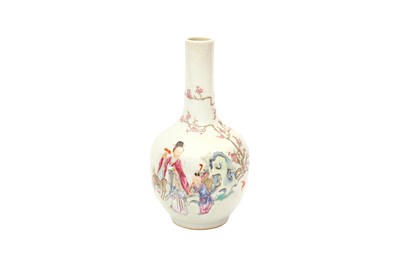 Lot 94 - A SMALL CHINESE FAMILLE-ROSE 'XIWANGMU' VASE