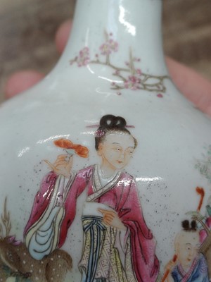 Lot 94 - A SMALL CHINESE FAMILLE-ROSE 'XIWANGMU' VASE