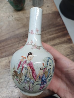 Lot 94 - A SMALL CHINESE FAMILLE-ROSE 'XIWANGMU' VASE