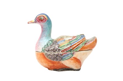 Lot 1 - A CHINESE EXPORT FAMILLE-ROSE 'DUCK' TUREEN AND COVER