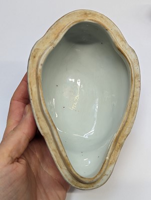Lot 1 - A CHINESE EXPORT FAMILLE-ROSE 'DUCK' TUREEN AND COVER
