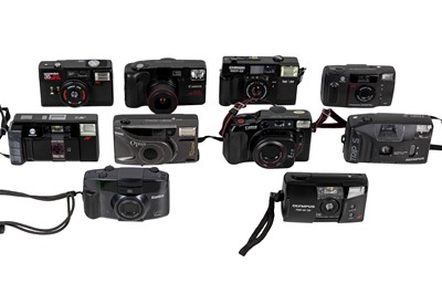 Lot 1124 - Ten point and shoot cameras.