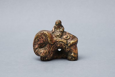 Lot 507 - A CHINESE BRONZE 'ELEPHANT RIDER' PAPERWEIGHT