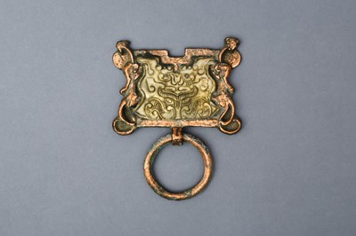 Lot 506 - A CHINESE JADE-INSET BRONZE HANDLE