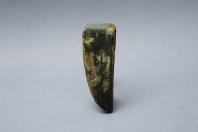 Lot 510 - A CHINESE ARCHAIC SPINACH-GREEN JADE AXE HEAD, YUE