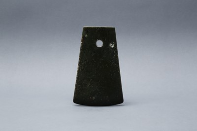 Lot 505 - A CHINESE ARCHAIC JADE AXE HEAD, YUE