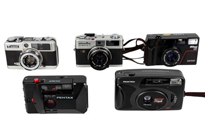 Lot 1086 - Five point and shoot cameras.