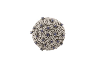 Lot 114 - A SAPPHIRE ROPE-TWIST RING