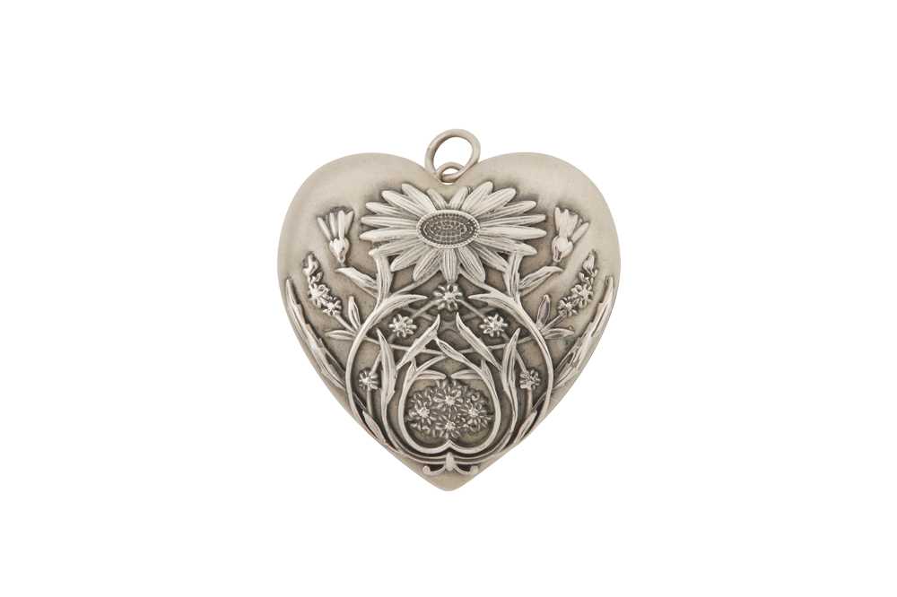 Lot 270 - ZIEGFELD FOR TIFFANY & CO Ι A HEART LOCKET
