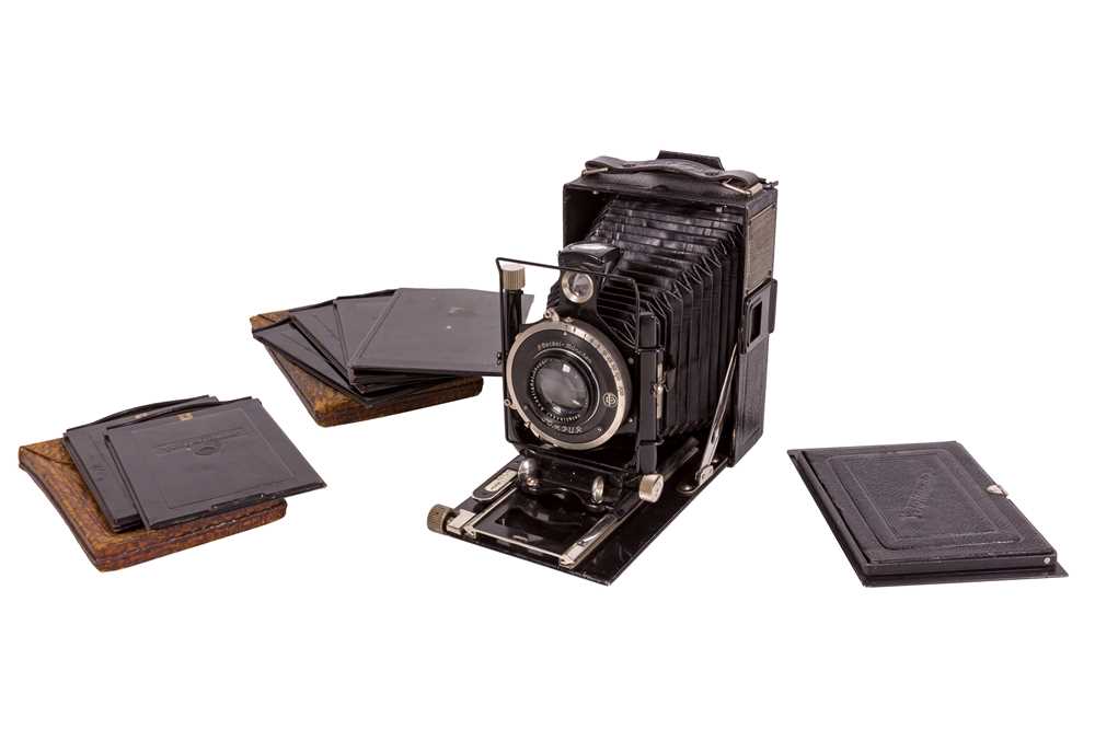 Lot 1239 - A Voigtlander AVUS camera with Skopar lens.