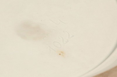 Lot 139 - A LARGE HEREND PORCELAIN TUREEN