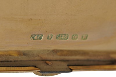 Lot 48 - A 9CT YELLOW GOLD POWDER COMPACT