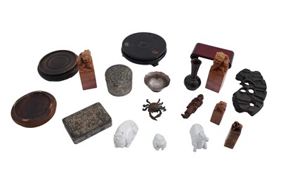 Lot 238 - A GROUP OF CHINESE AND JAPANESE SCHOLAR'S OBJECTS