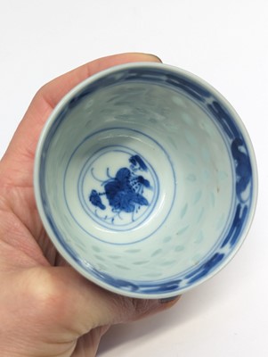 Lot 9 - A GROUP OF CHINESE AND VIETNAMESE MARKET BLUE AND WHITE PORCELAIN