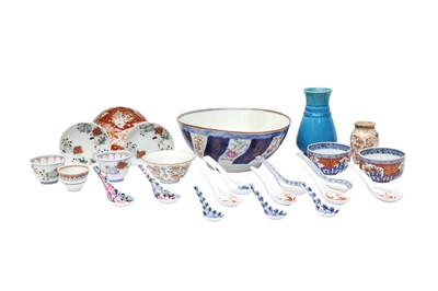 Lot 495 - A GROUP OF CHINESE AND JAPANESE CERAMICS