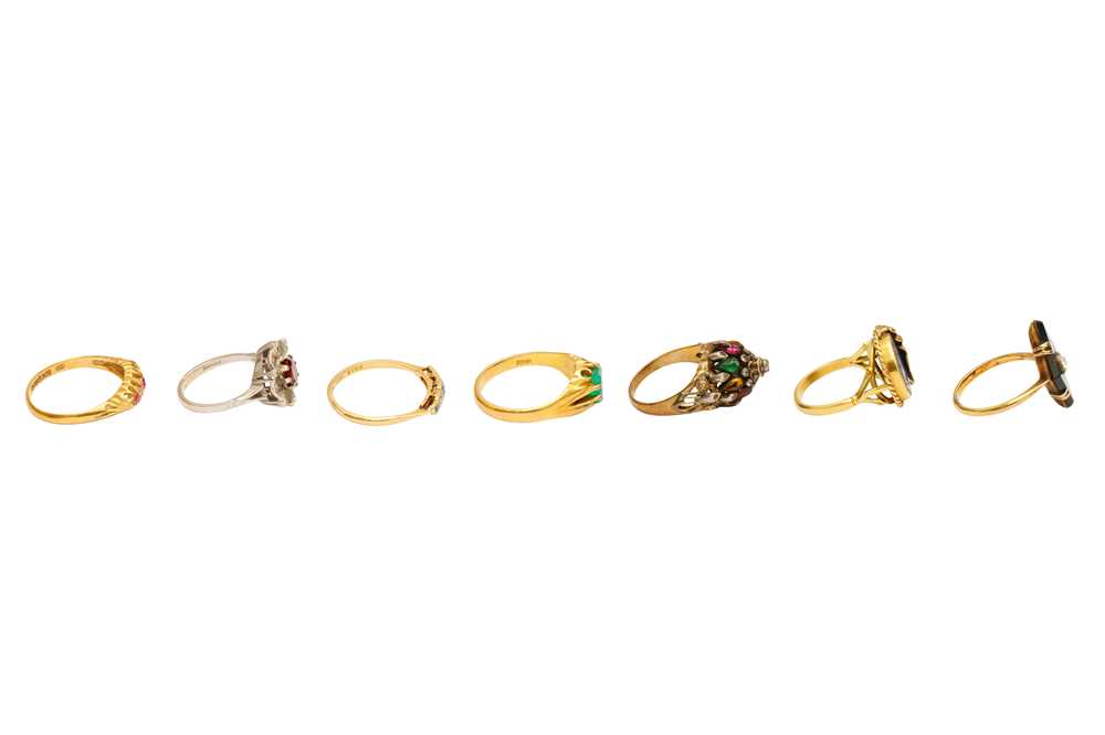 Lot 11 - A COLLECTION OF SEVEN RINGS