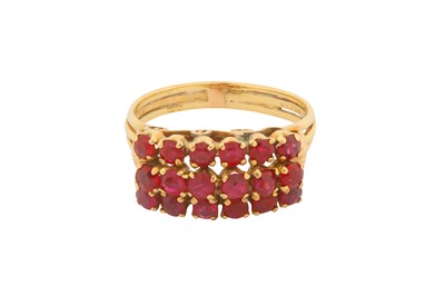 Lot 130 - A RUBY RING