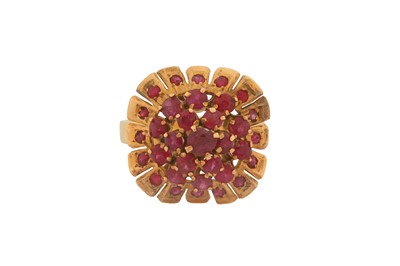 Lot 138 - A RUBY CLUSTER RING