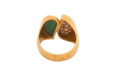 Lot 80 - A MALCHITE AND DIAMOND RING