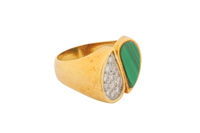 Lot 80 - A MALCHITE AND DIAMOND RING