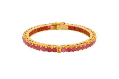 Lot 125 - A RUBY BANGLE