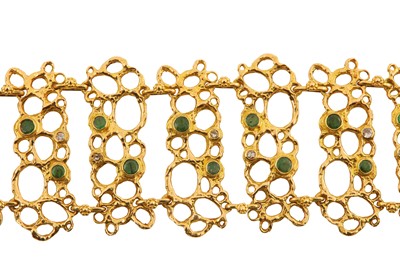 Lot 69 - AN EMERALD AND DIAMOND BRACELET